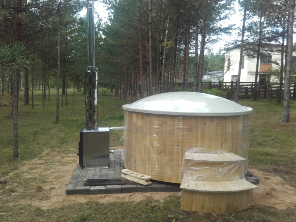 Stiklašķiedras koka kubls ar ārējo krāsni, 2x1m